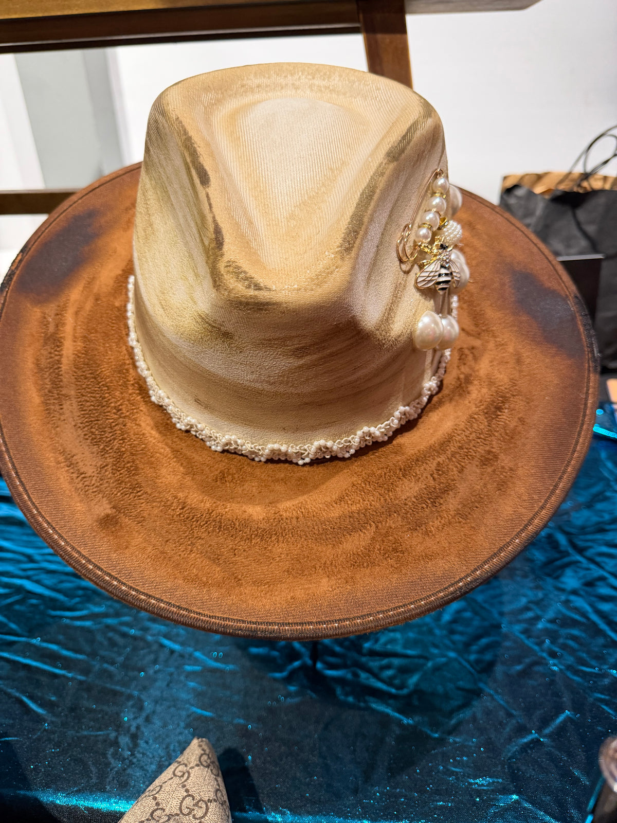 Two-tone Pearl Brim